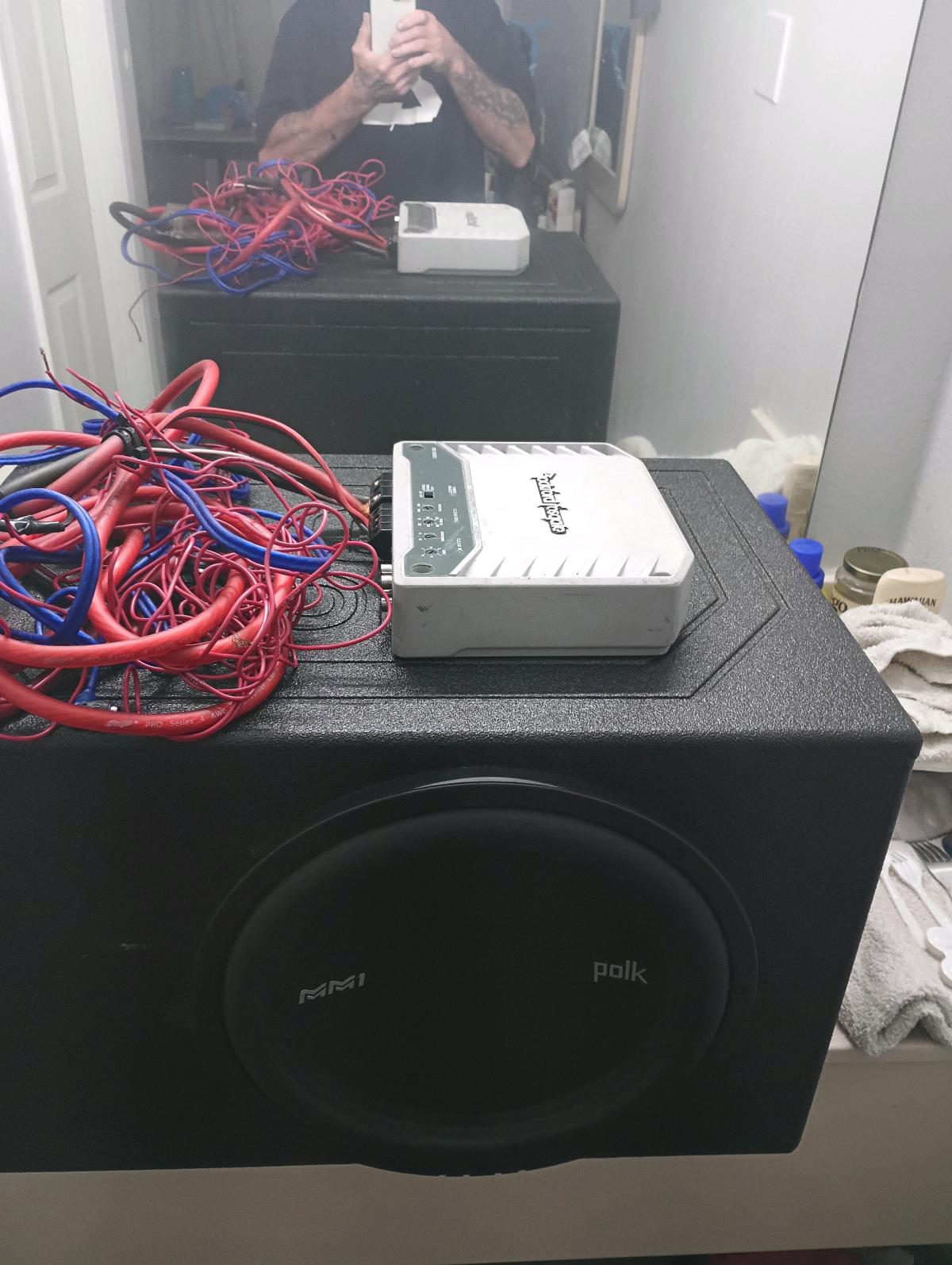 speaker and amp and box and all the wires everything is bry