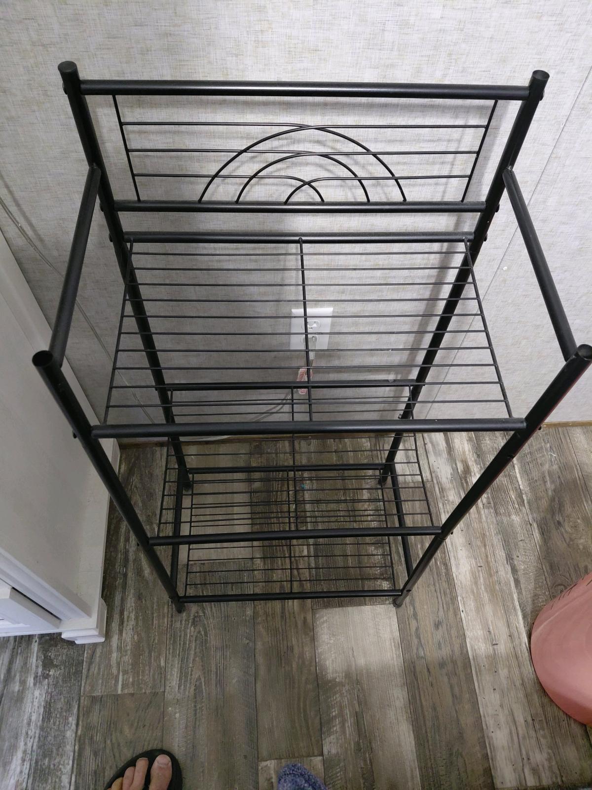 freestanding towel rack with shelves