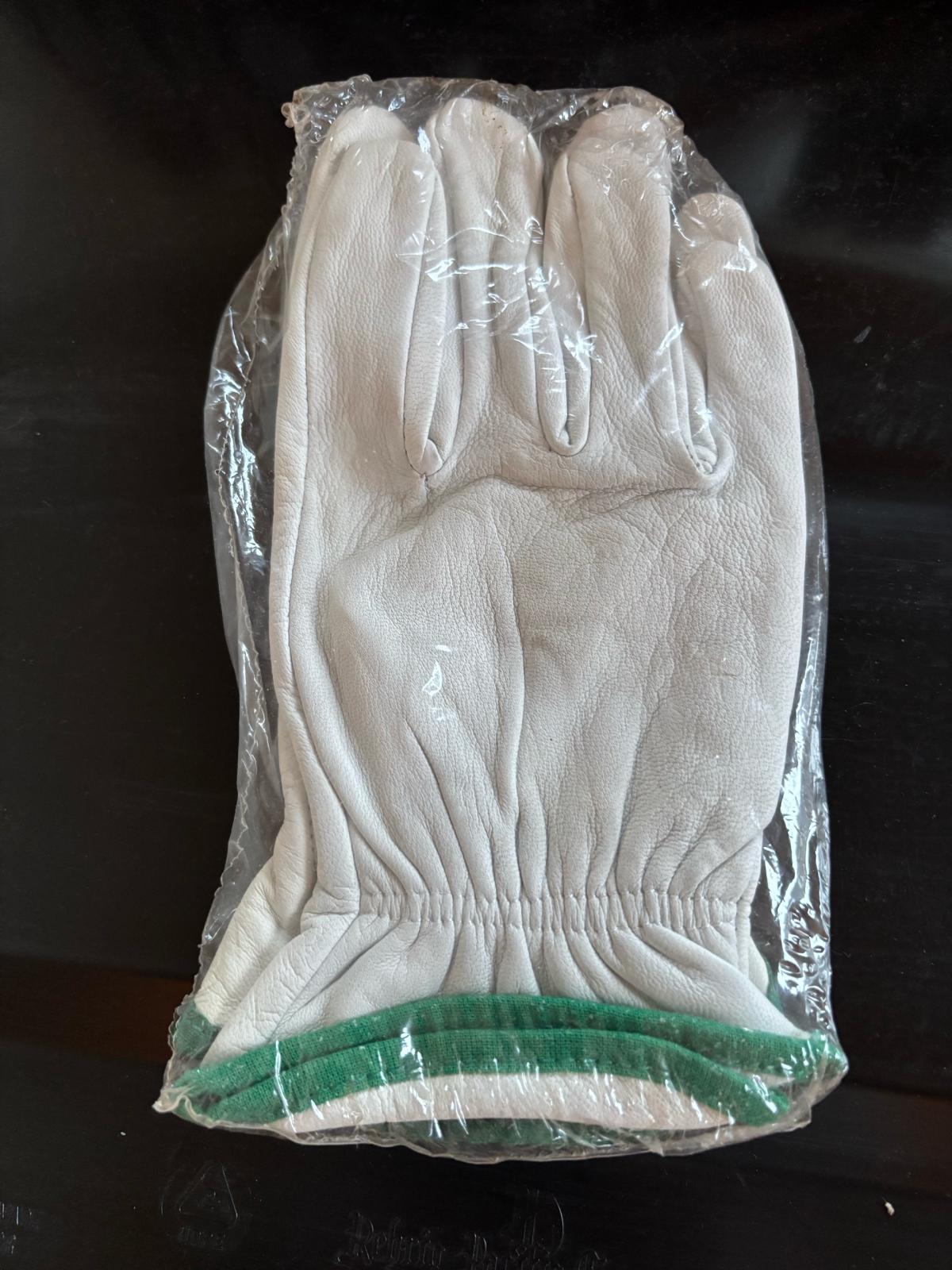 Neoprene coated and goatskin leather gloves