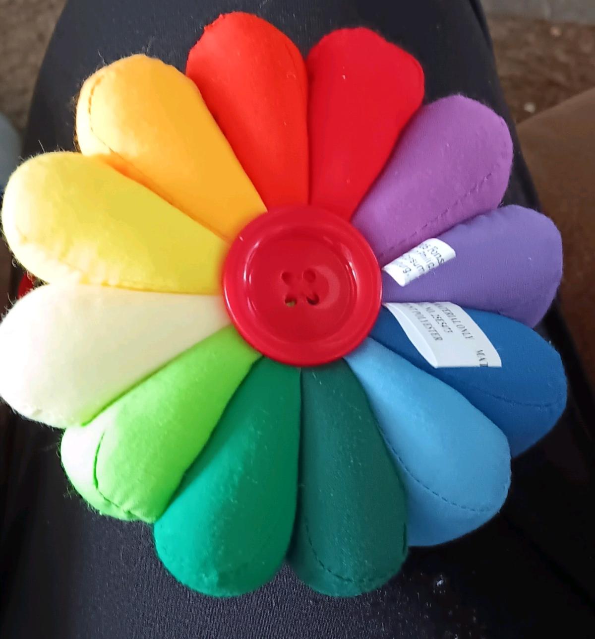 daisy pin flower