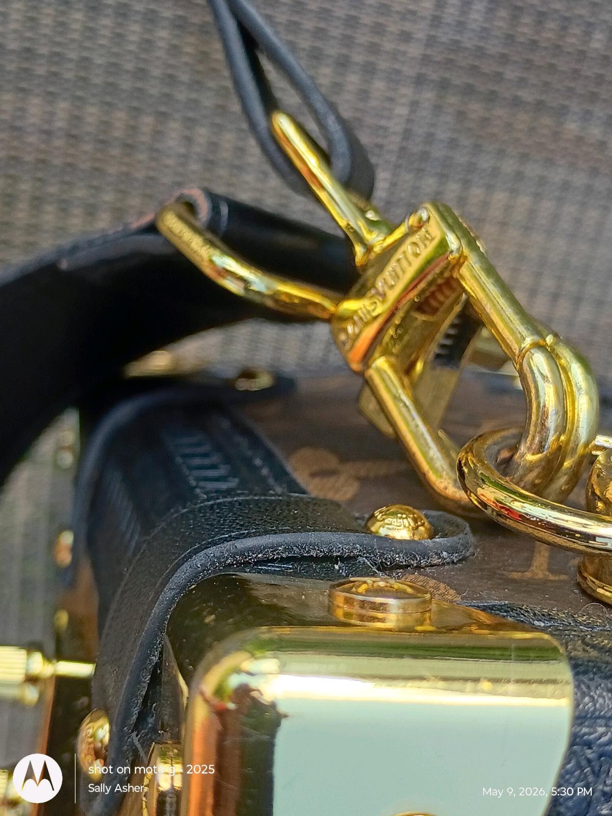 A LV side trunk purse