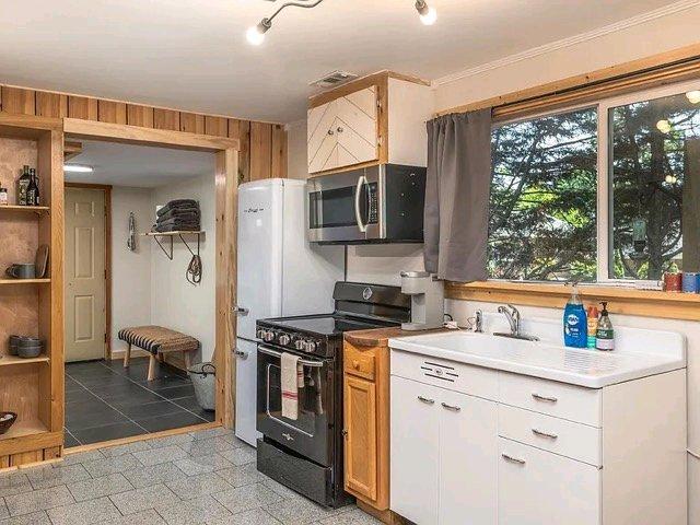 Rent this Cute House