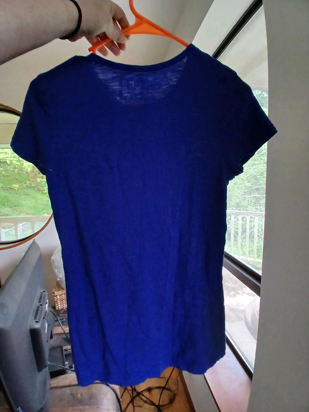 old navy brand tee shirt