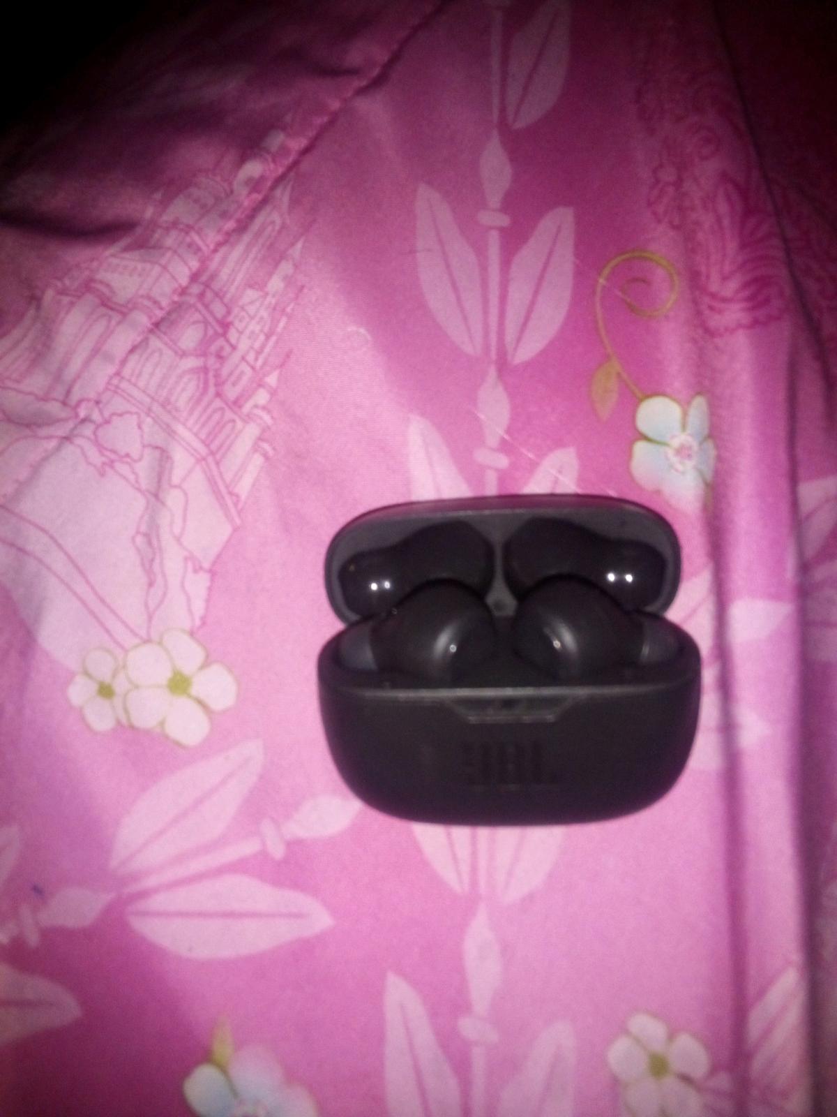 JBL Vibe beam wireless earbuds