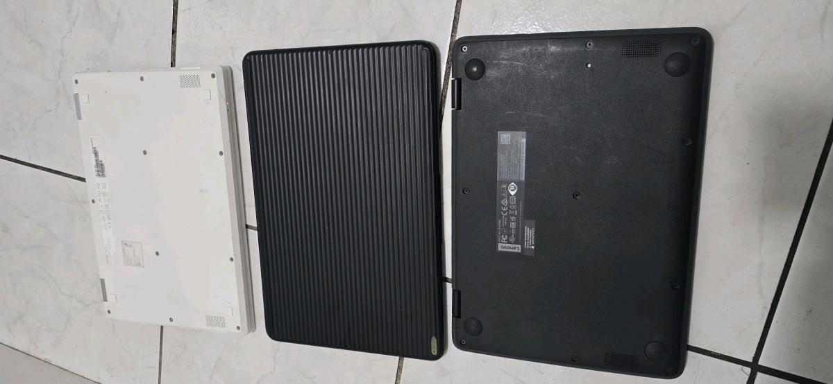 Laptos touch screen chromebook lot