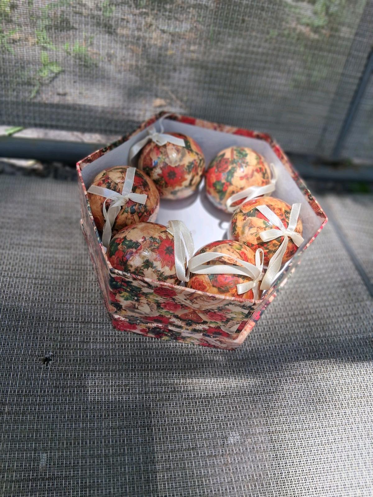 Avon Victorian ornament