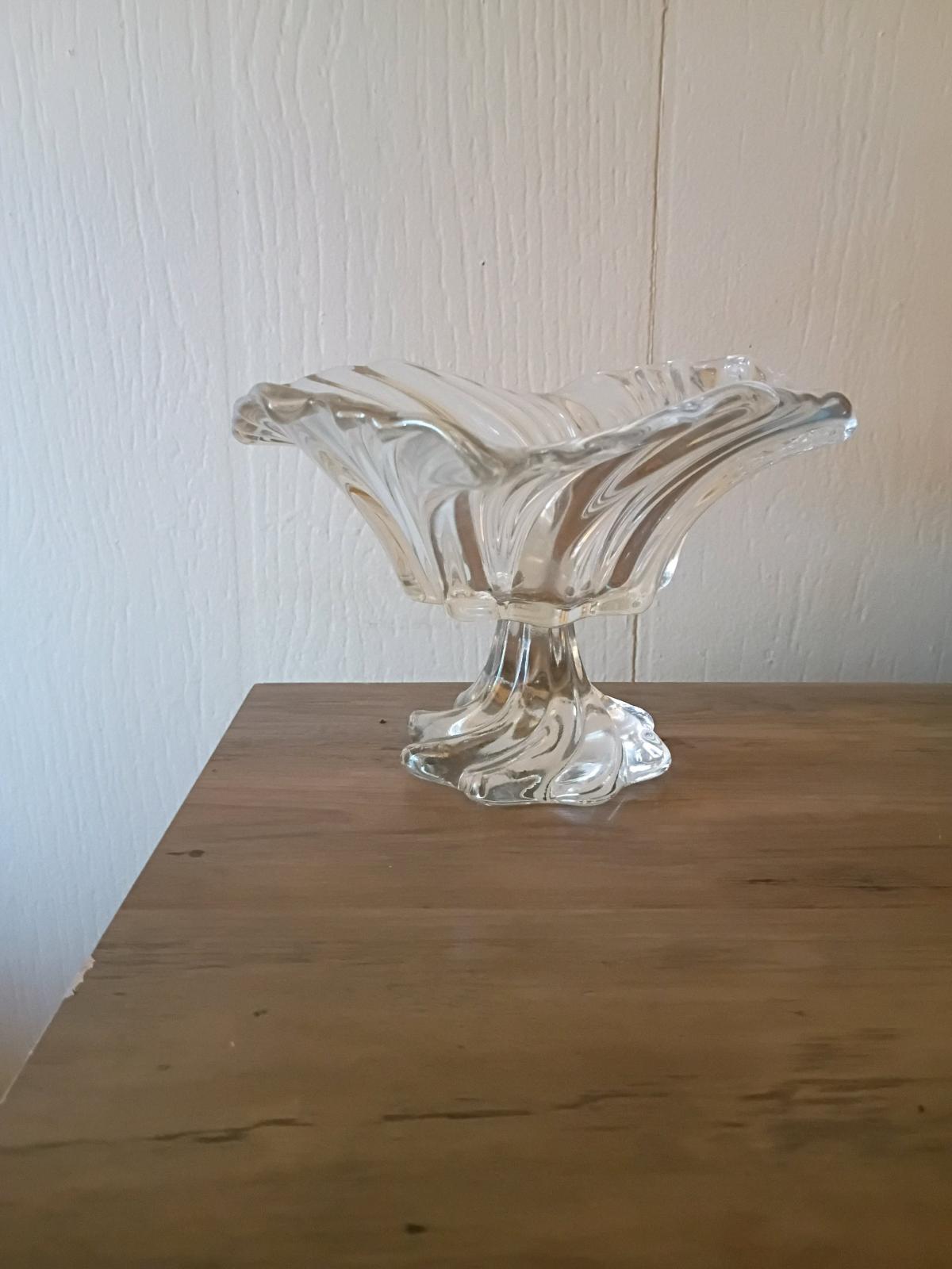 Mikasa 8 Crystal Glass bowl
