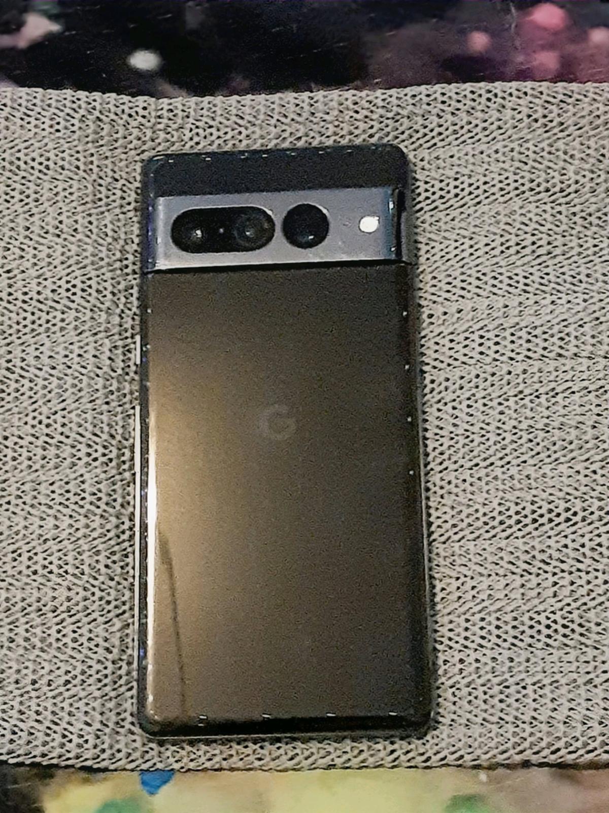 UNLOCKED Google Pixel 7 Pro plus a MagSafe Case