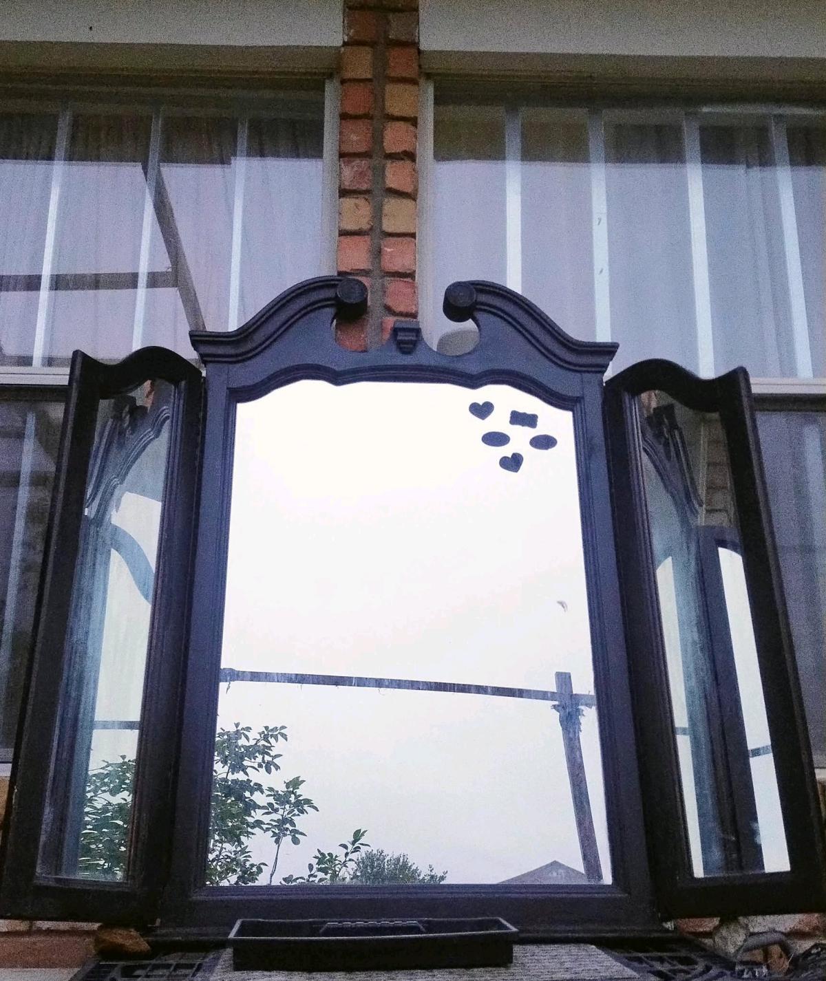 Victorianstyle threepanel mirrors