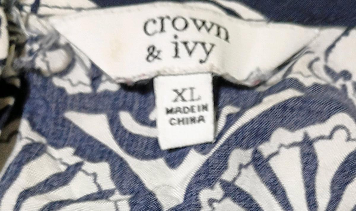 Crown and Ivy pullover blouse in Navy and white