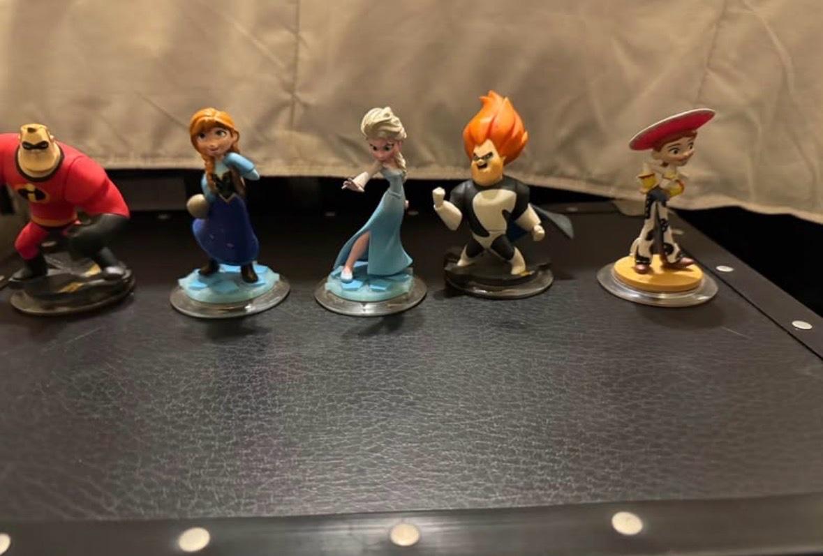 Disney Infinity 26 figures
