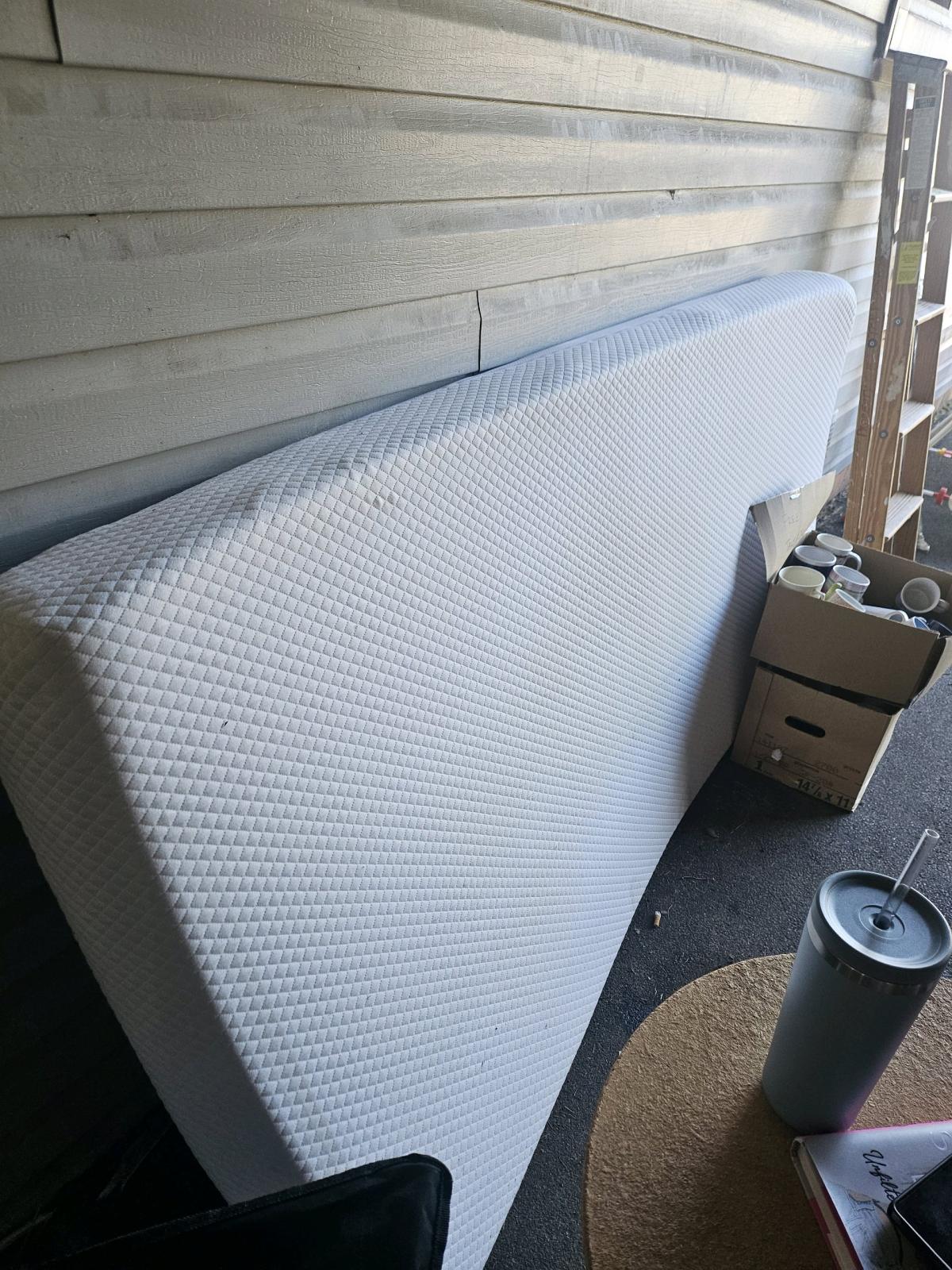 Twin XL memory foam bed