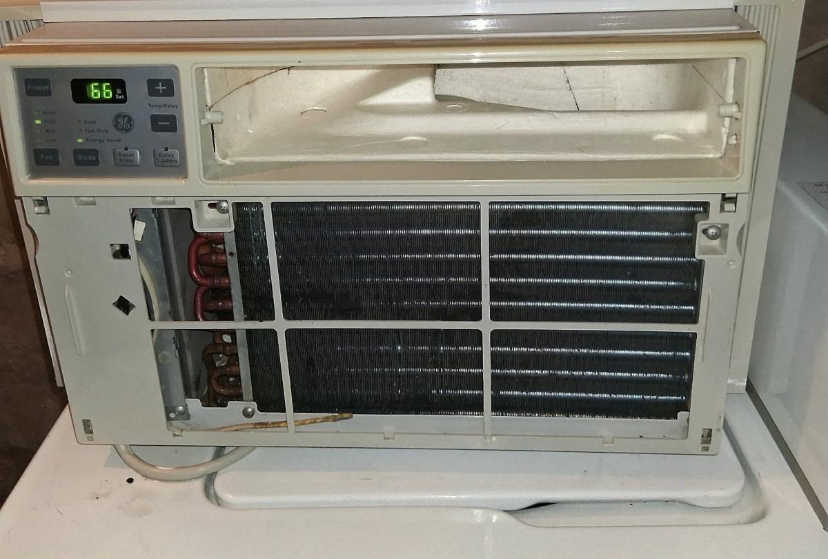 GE 6000 BTU Window Air Conditioner  Clean  Works Great