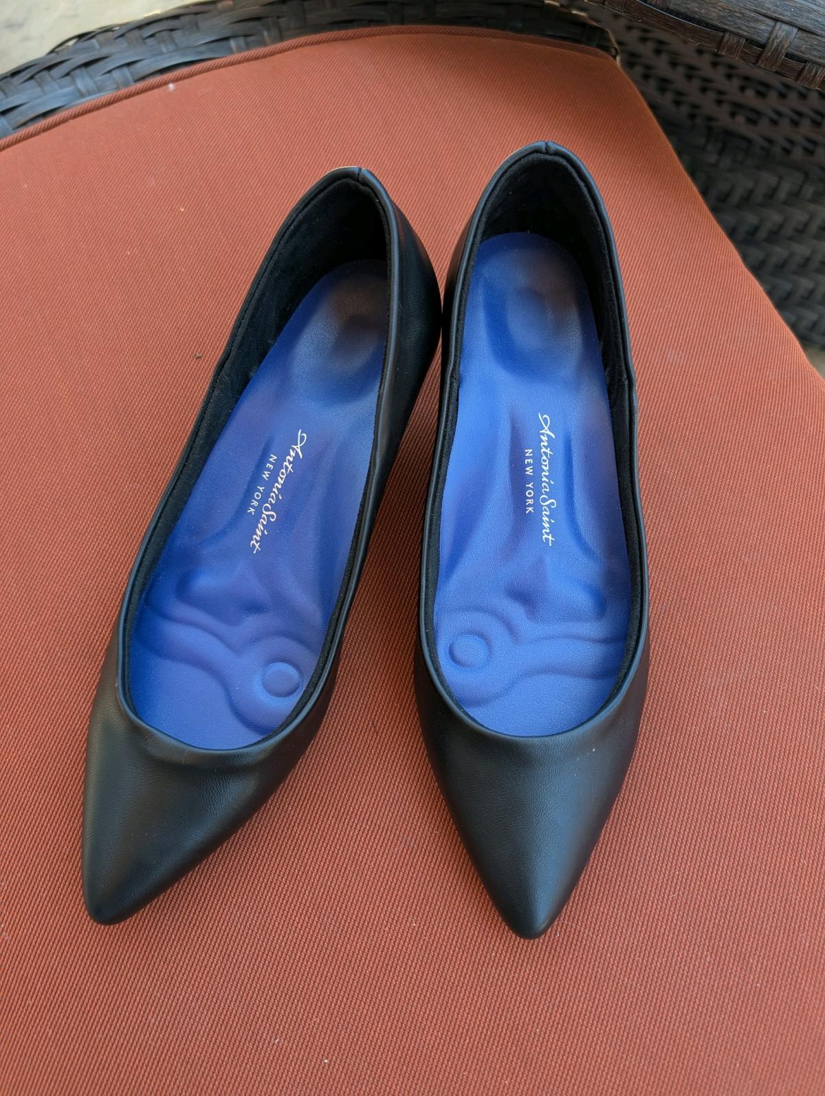 Antonia Saint Vintage black pumps