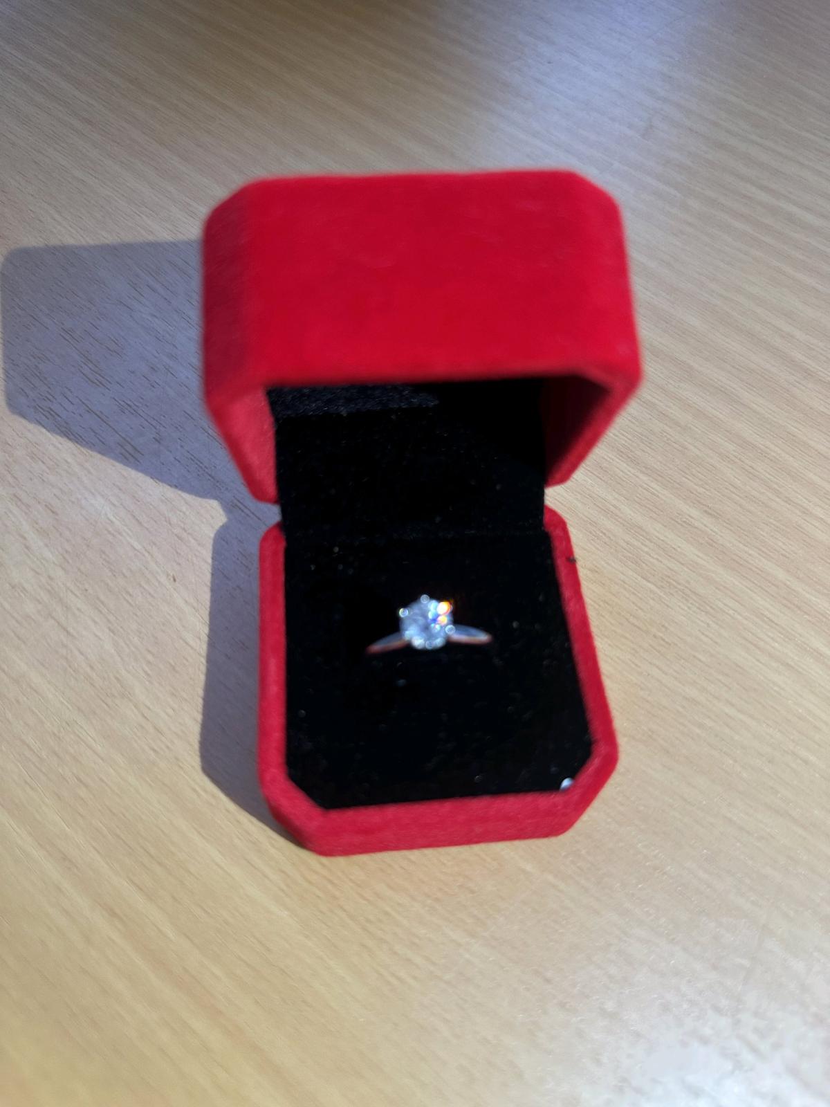 VVS1 1ct Moissanite Ring w GRA certificate