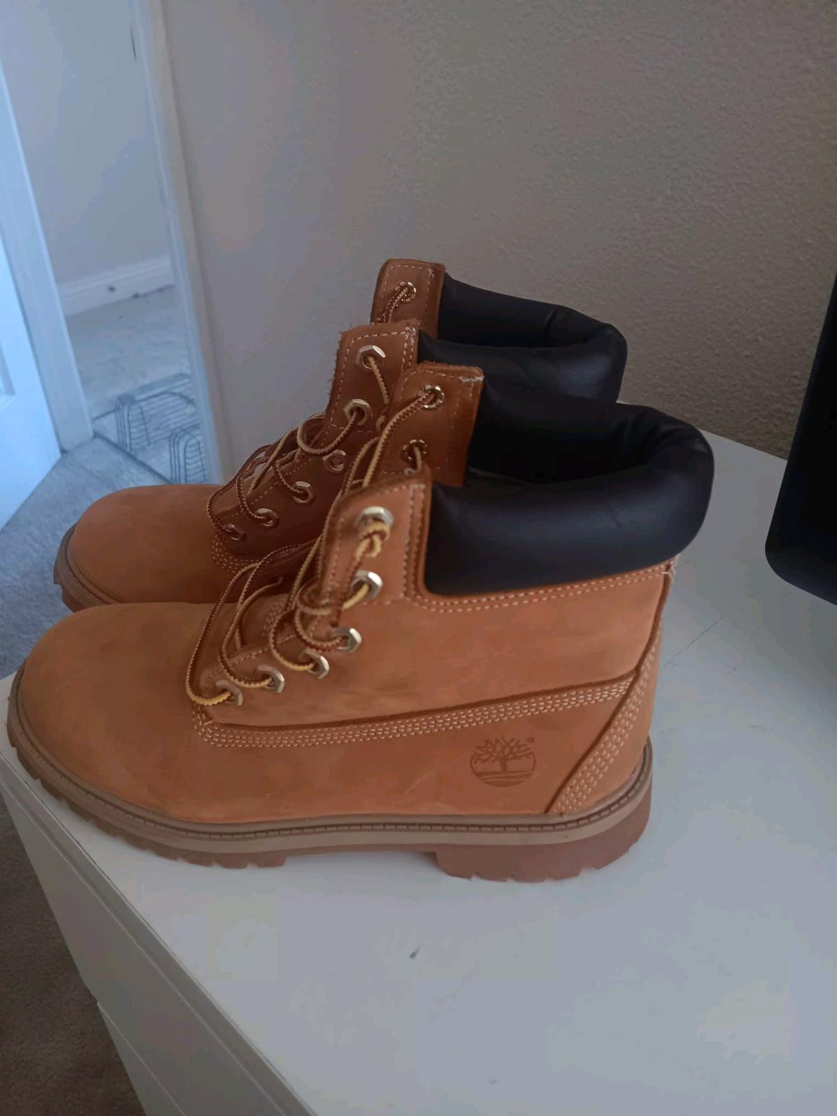 brand new timberland shoes size 6 in men and 8 in womens
