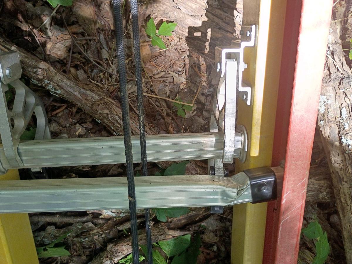 Werner GlideSafe 28 ft 300lb Fiberglass Extension Ladder