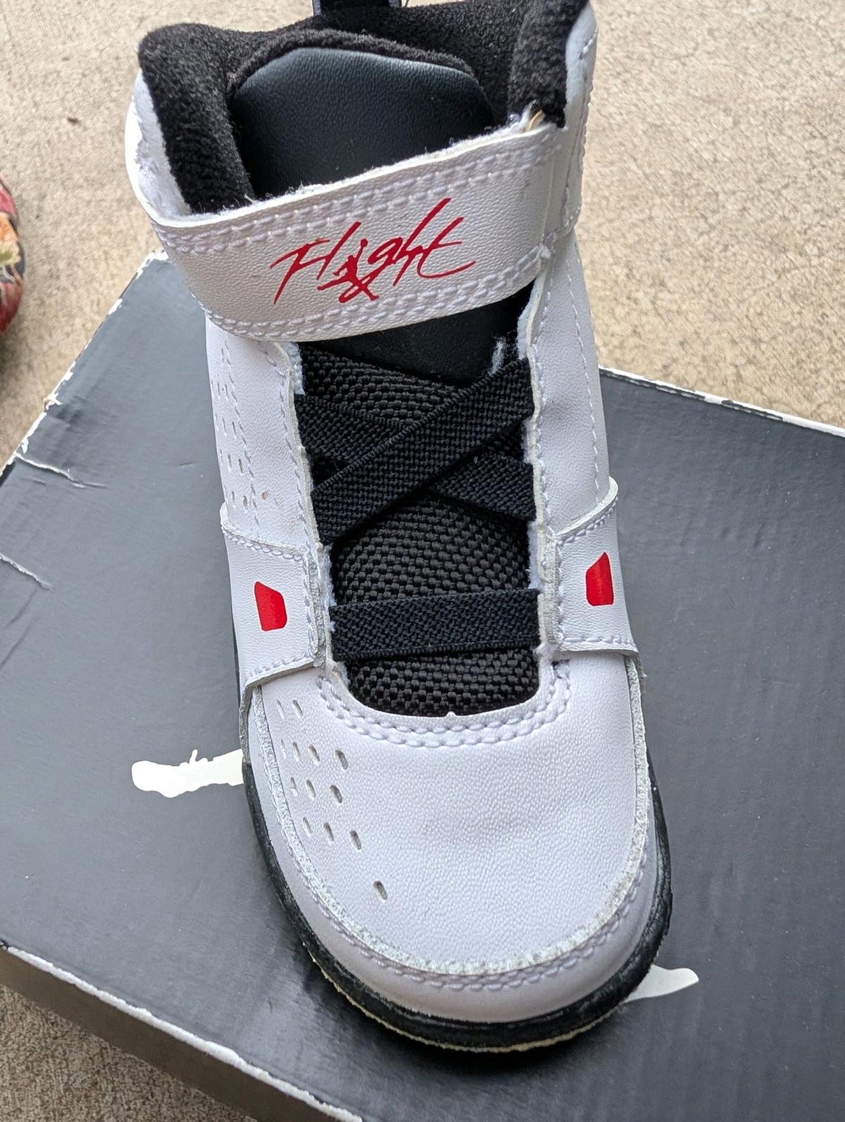 toddlers Jordan flights