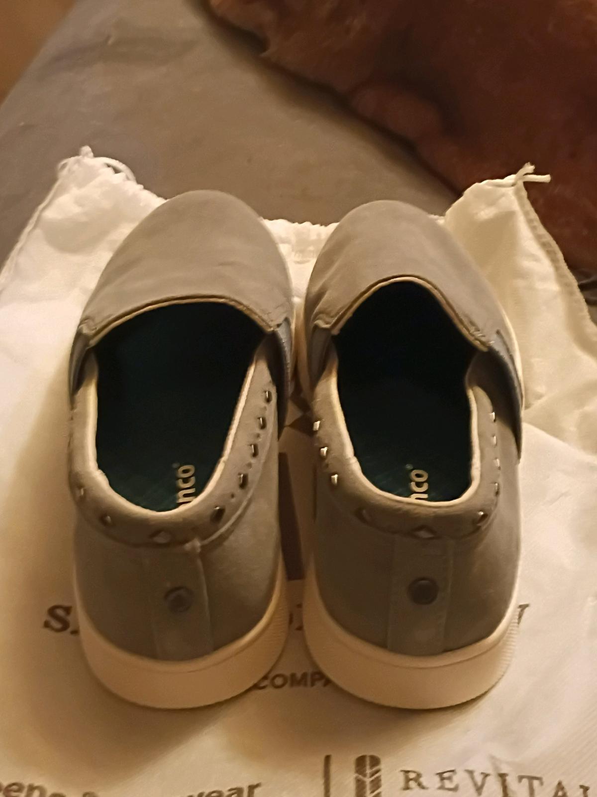 Spenco FootWear size 7  Gray Slip on