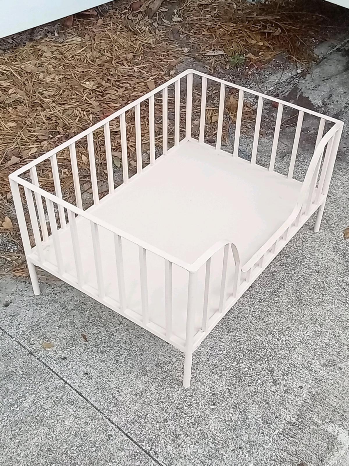 Cute Metal Small Pet Crib Style Bed Cats or Dog