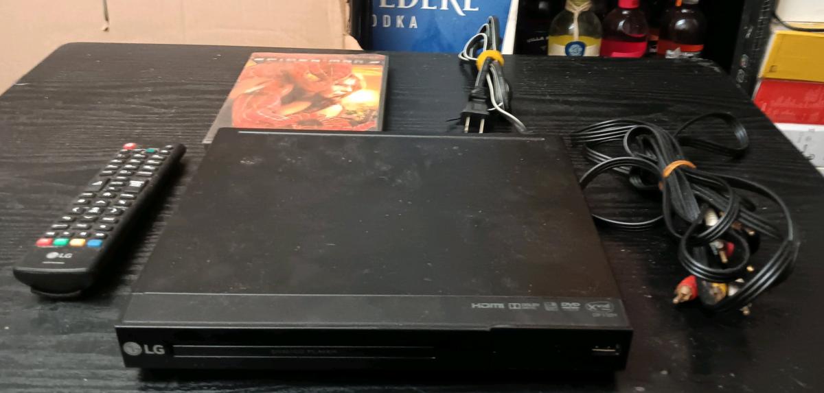 LG DVD PLAYER WITH REMOTE CONTROL