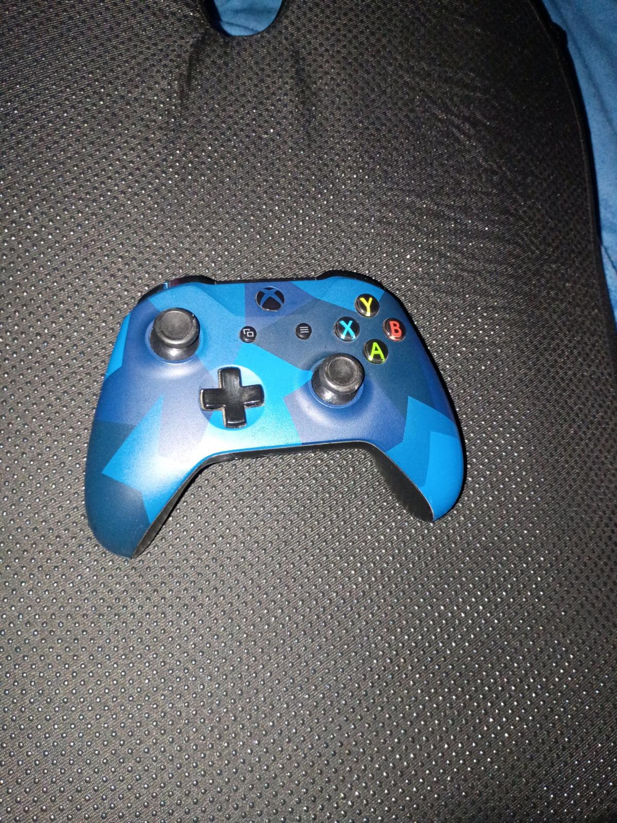 Microsoft Xbox one special edition midnight Forces wireless