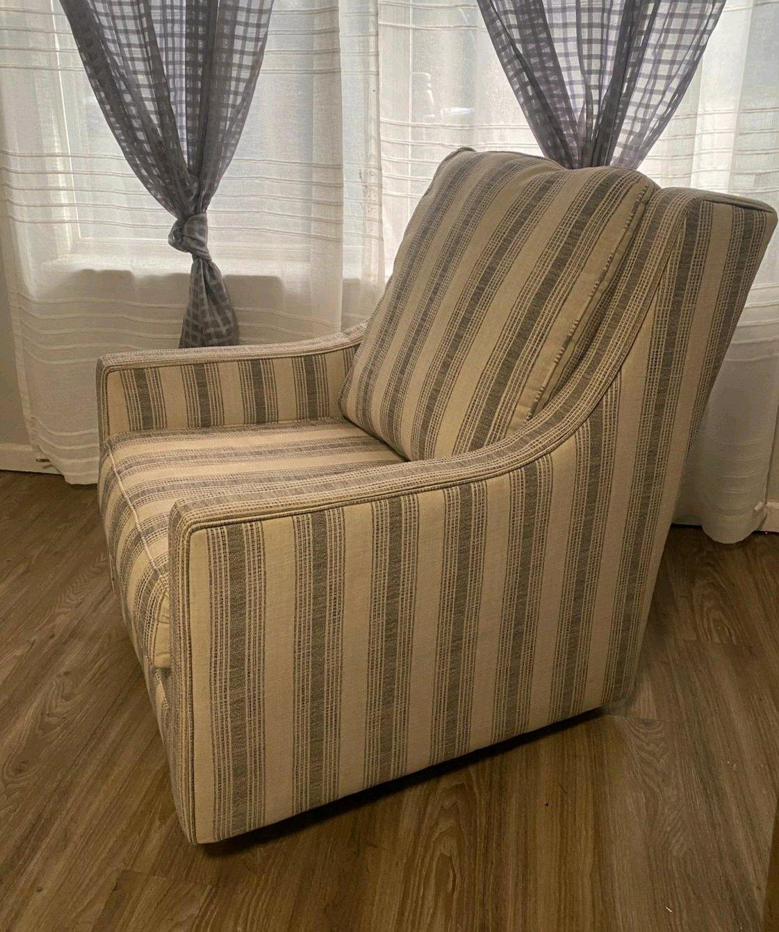 Ashley Furniture Swivel Glider Accent Chair Ivory Black