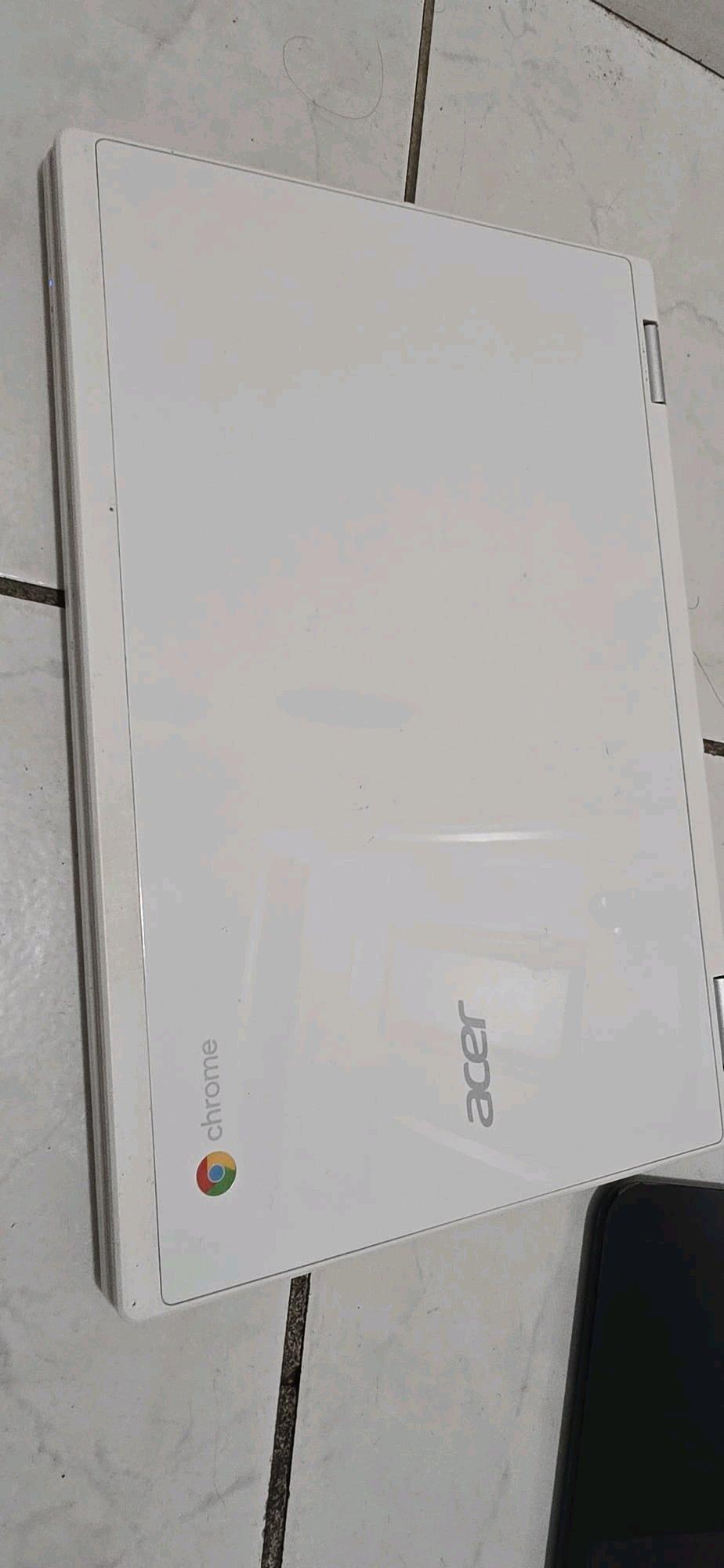 Laptos touch screen chromebook lot