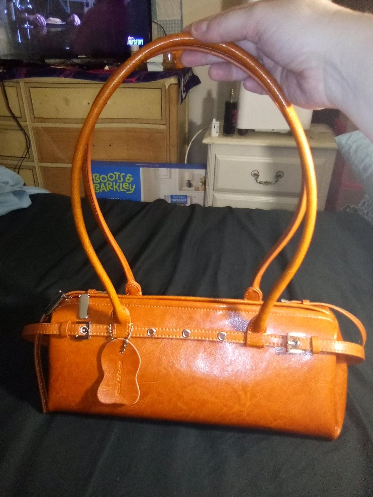 nice tan bag great for the rodeo or going out