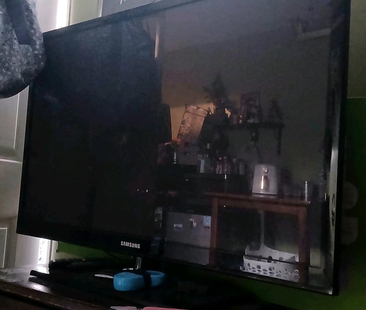 Samsung TV 43 inch with remote