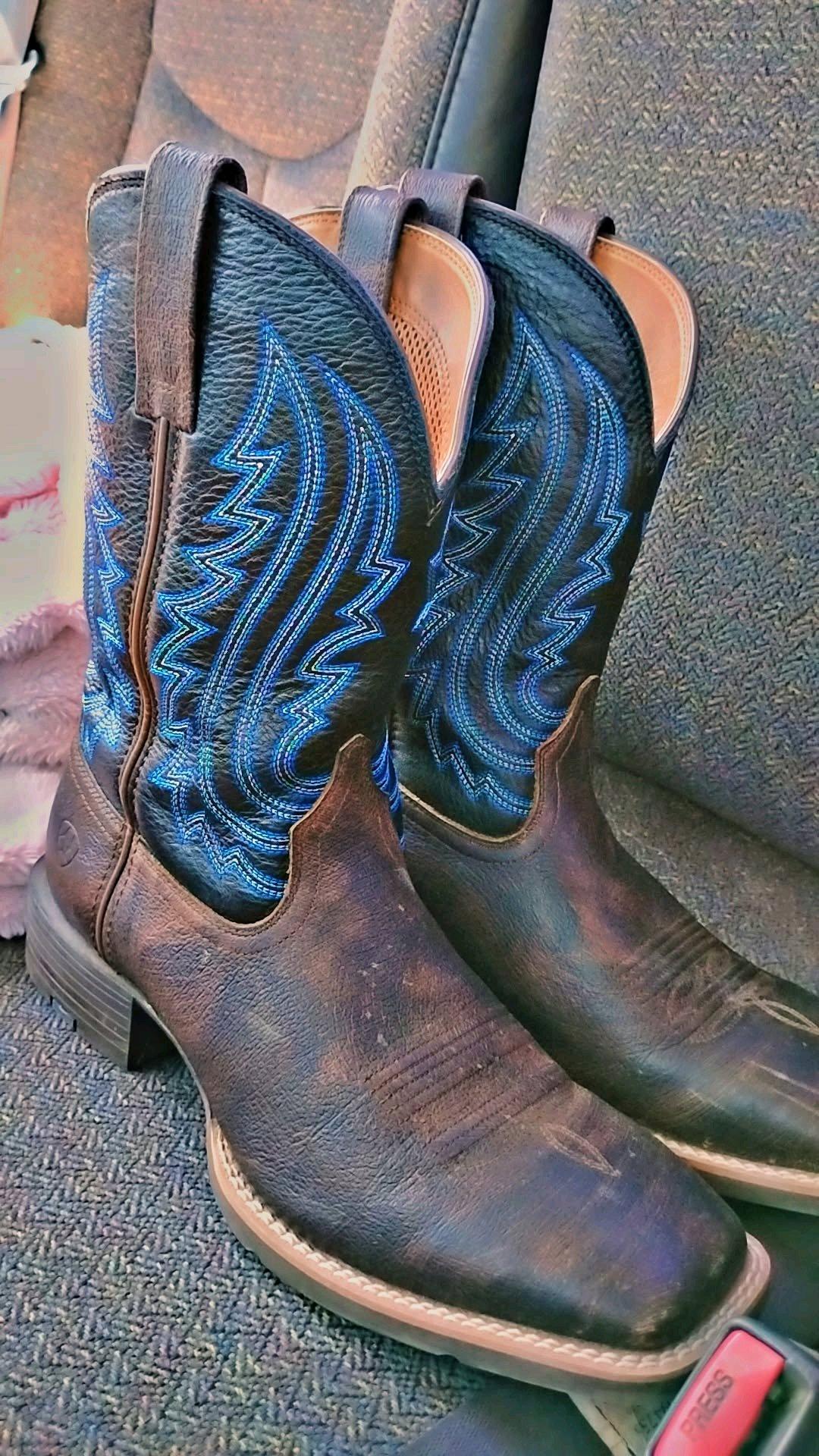 Ariat square toed boots size 10