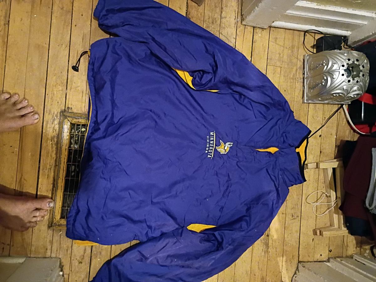 mens large jacket Vikings purple