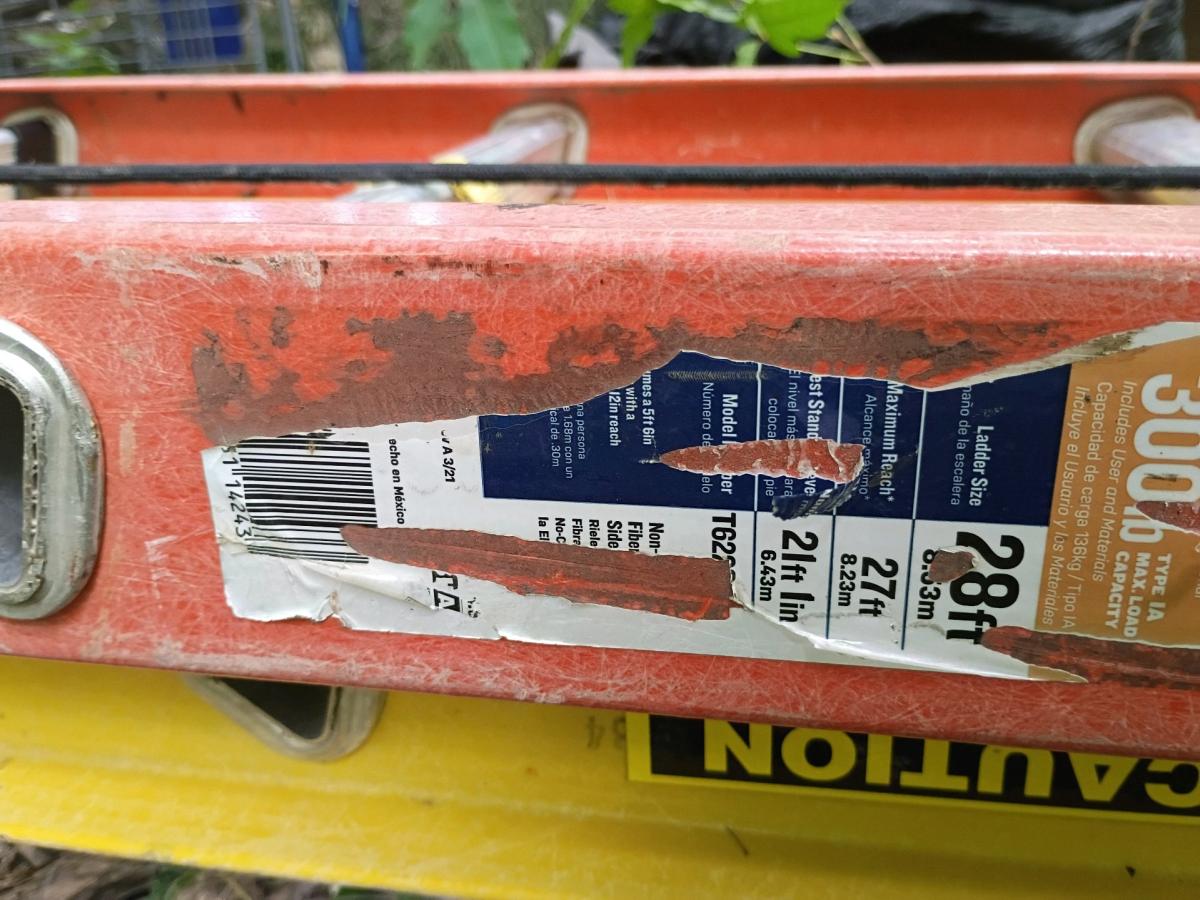 Werner GlideSafe 28 ft 300lb Fiberglass Extension Ladder