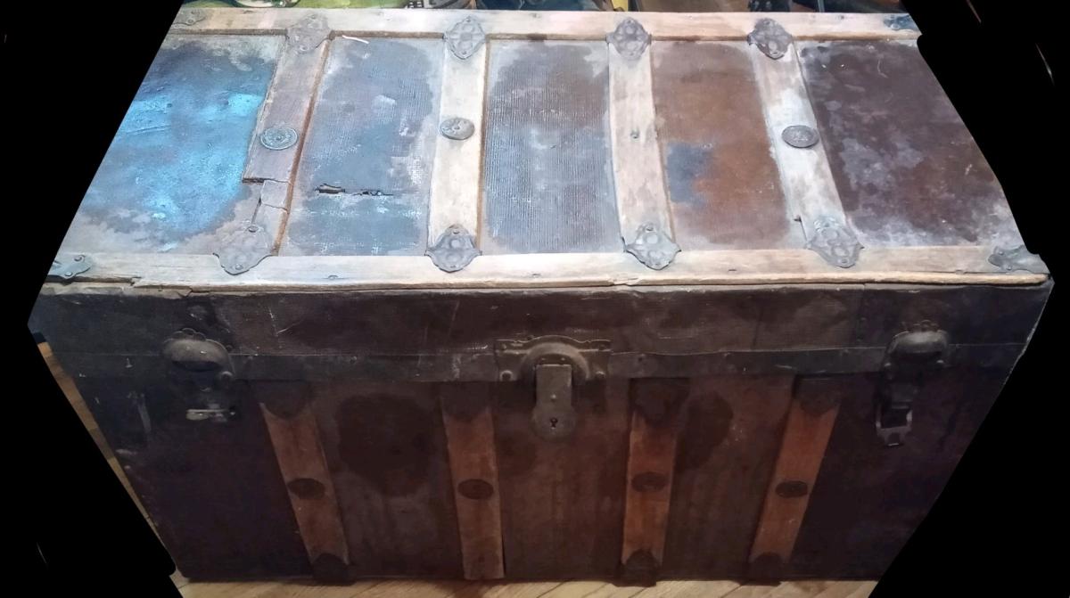 authentic antique steamer trunk with lothiograph pic