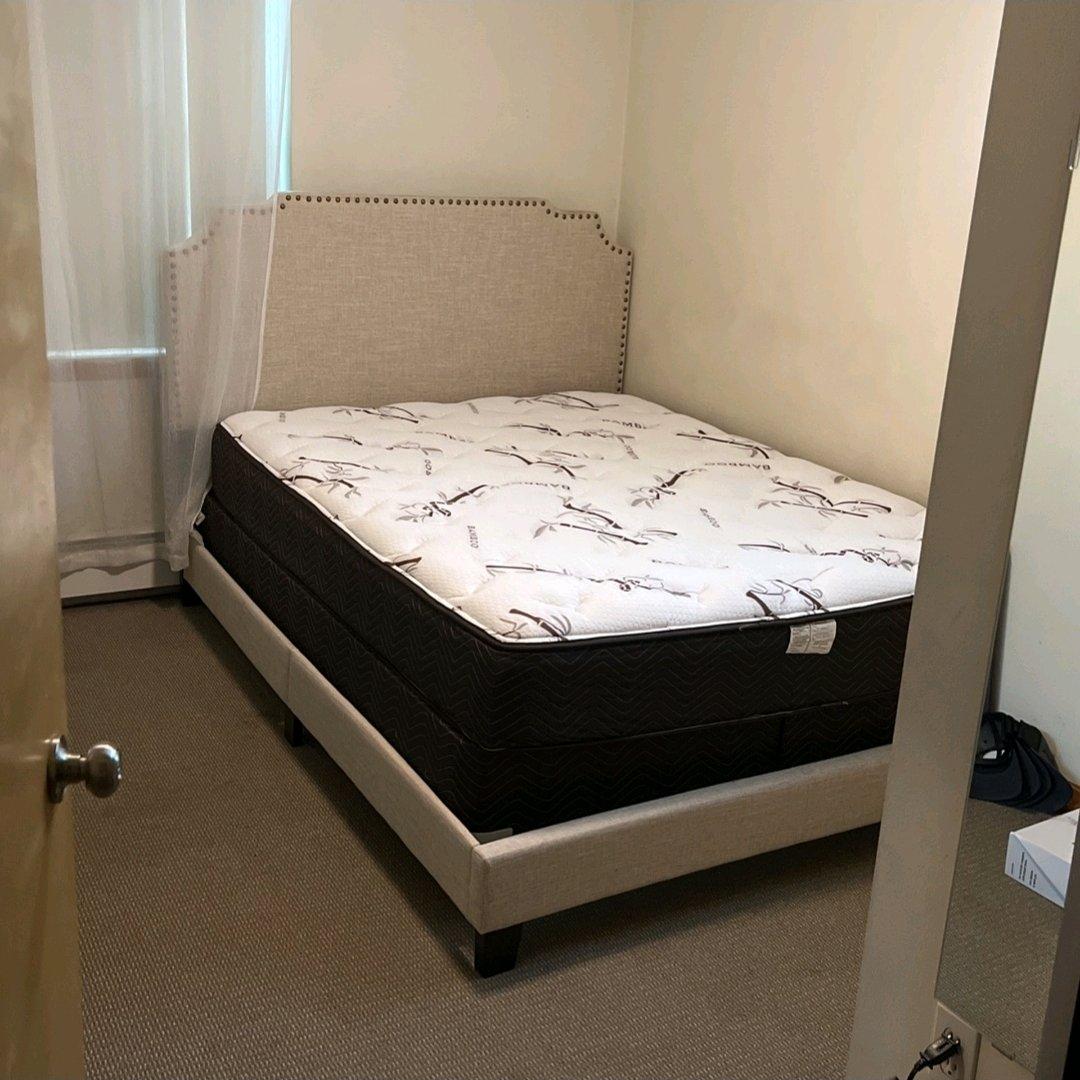 Cama Size Queen beige con colchon incluido