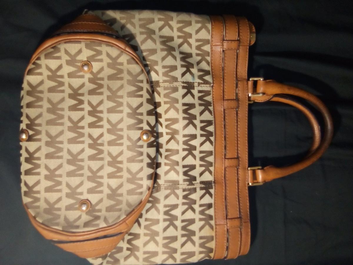 MK ladies hand bag good for traveling
