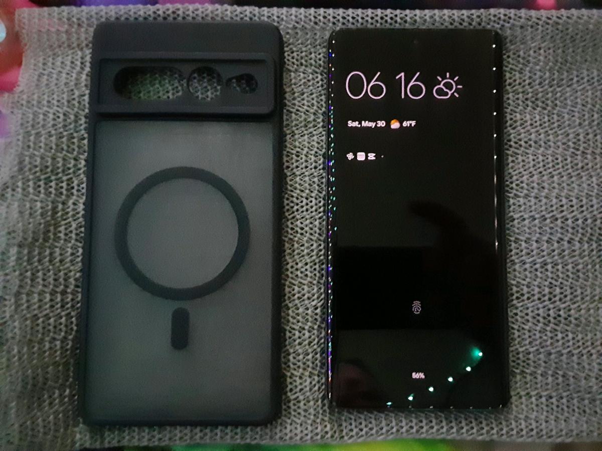 UNLOCKED Google Pixel 7 Pro plus a MagSafe Case