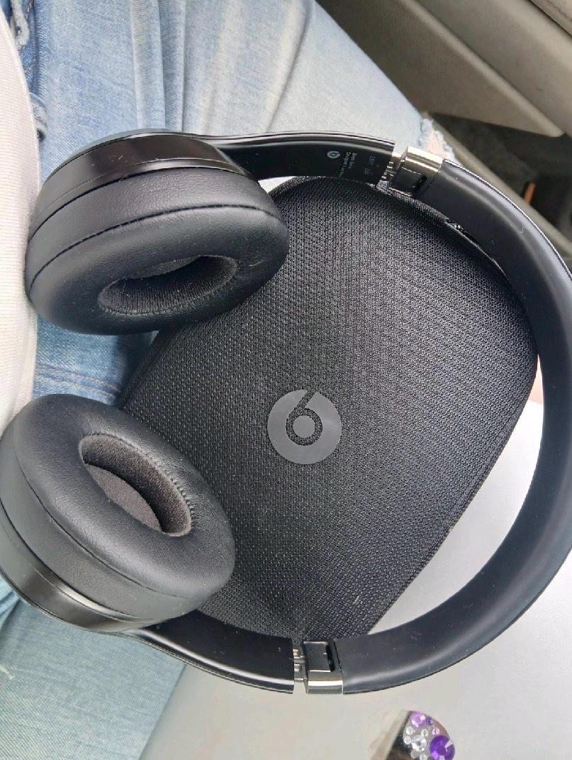 studio headphone with case