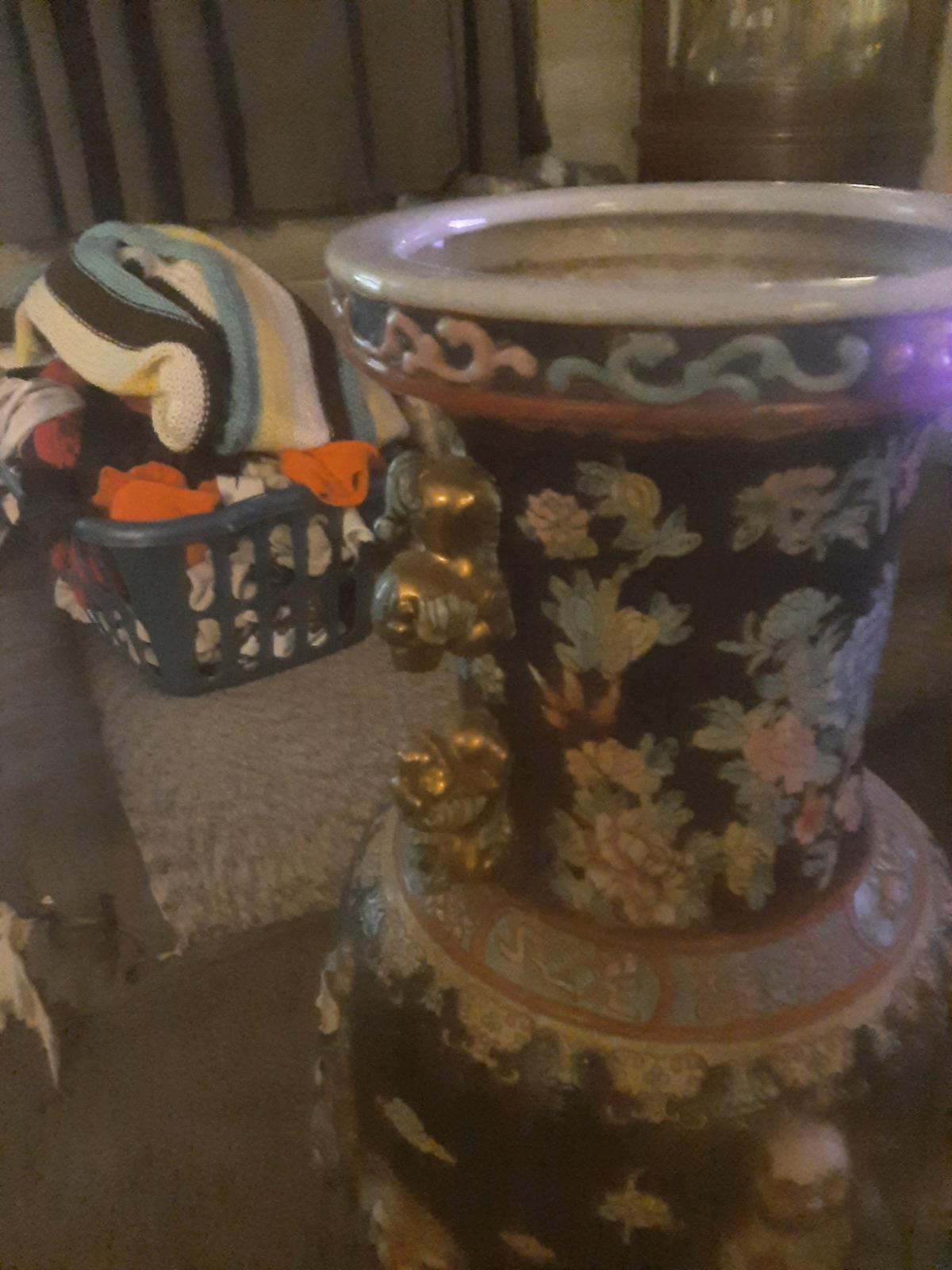 antique Chinese floor vase its big nice good shape