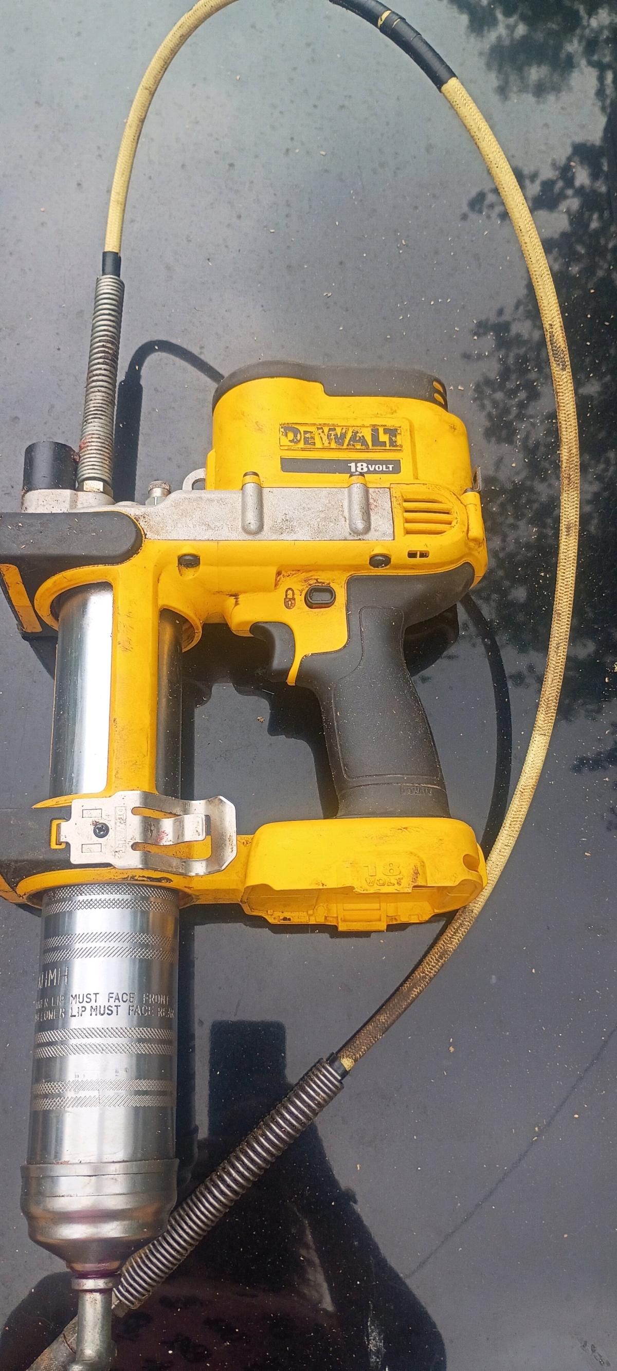 dewalt cordless grease gun