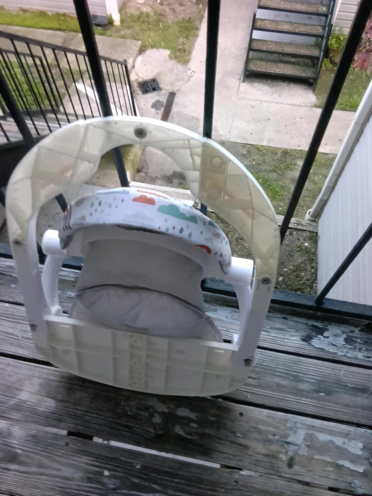 Beautiful baby chair cash only