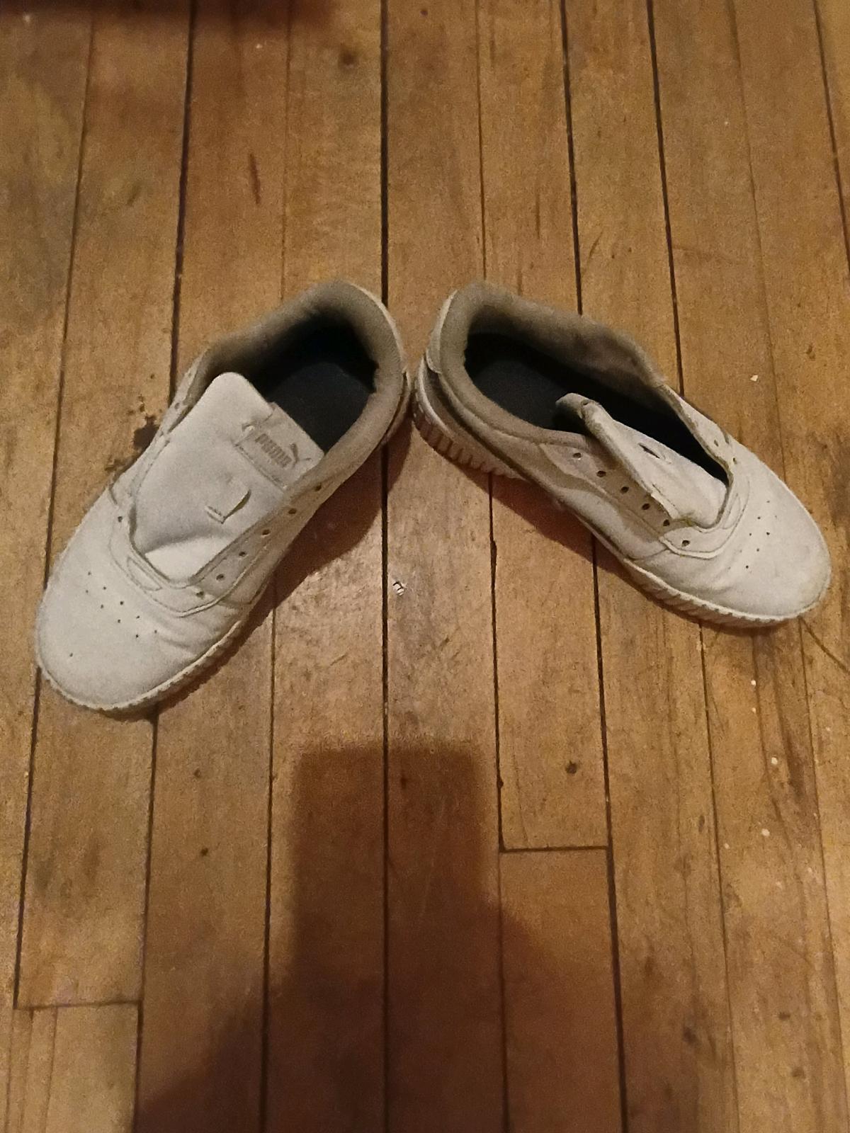 kids puma shoes size 4 white with black streack