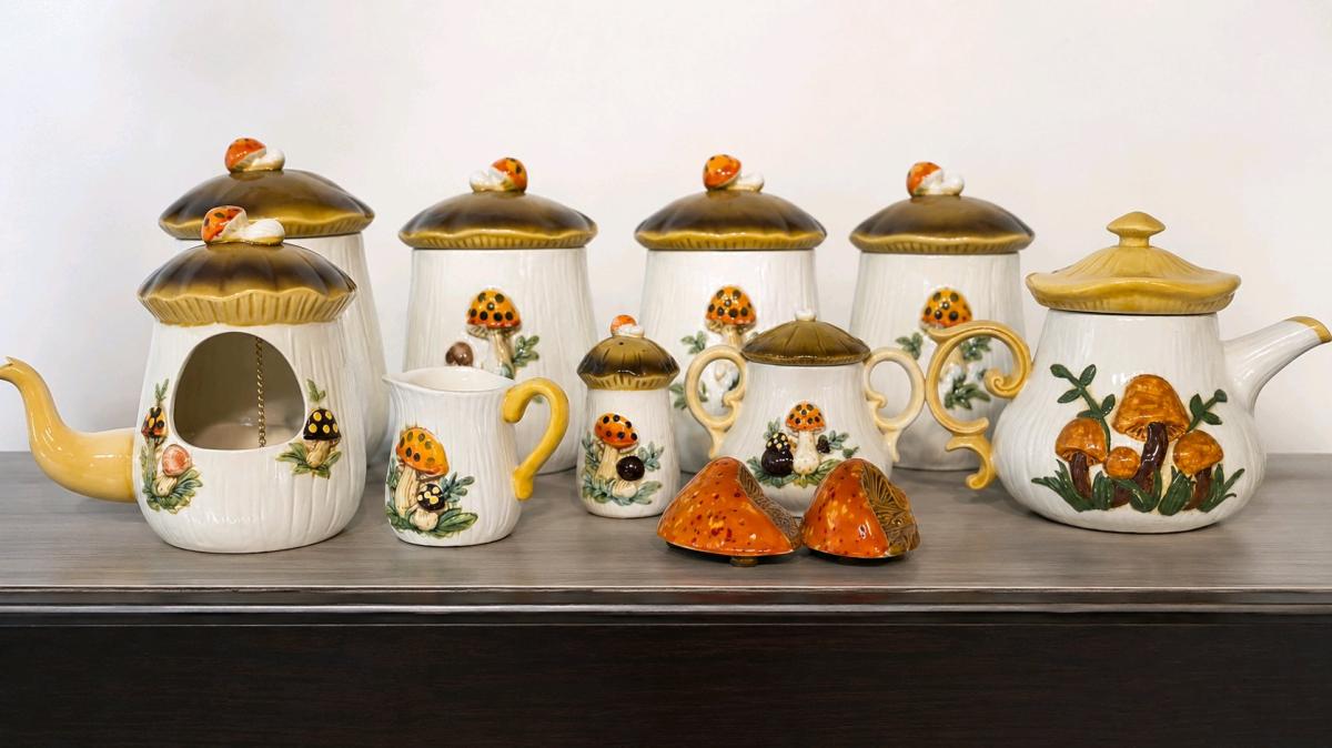 VINTAGE MERRY MUSHROOM KITCHEN SET