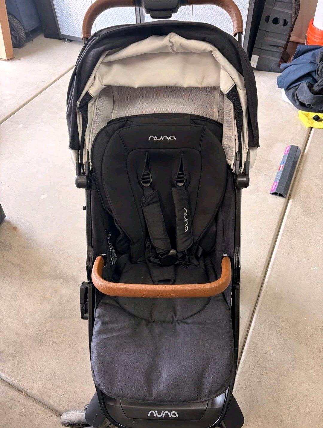 Nuna Pipa Infant Car Seat and stroller travel system