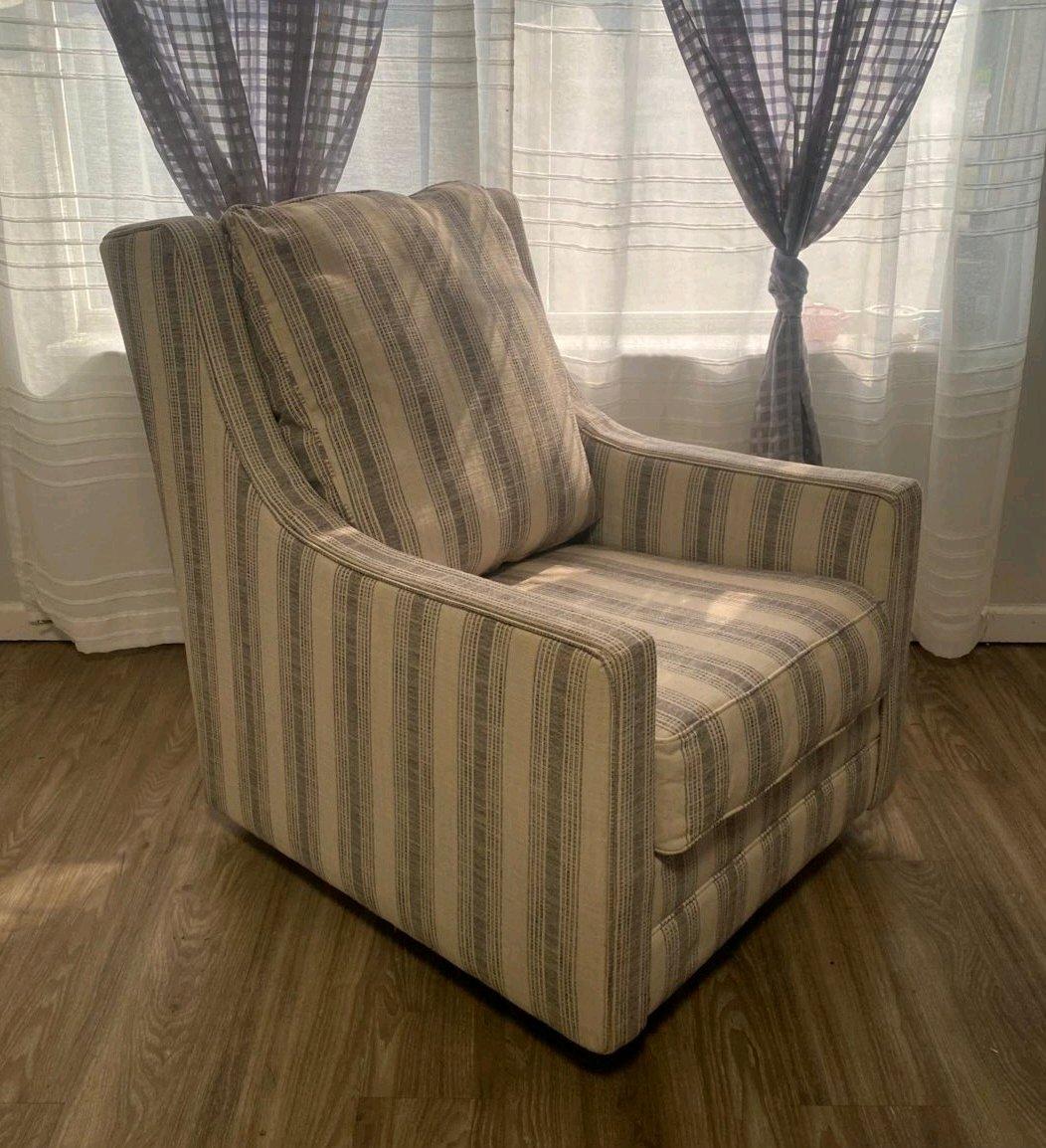 Ashley Furniture Swivel Glider Accent Chair Ivory Black