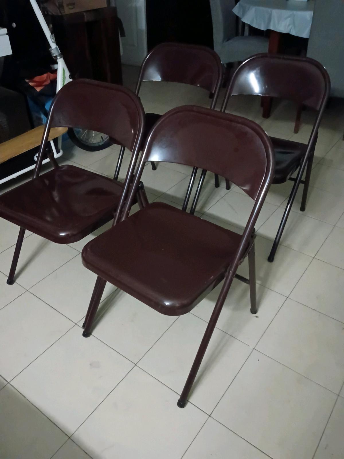 4 sillas plegables de hierro
