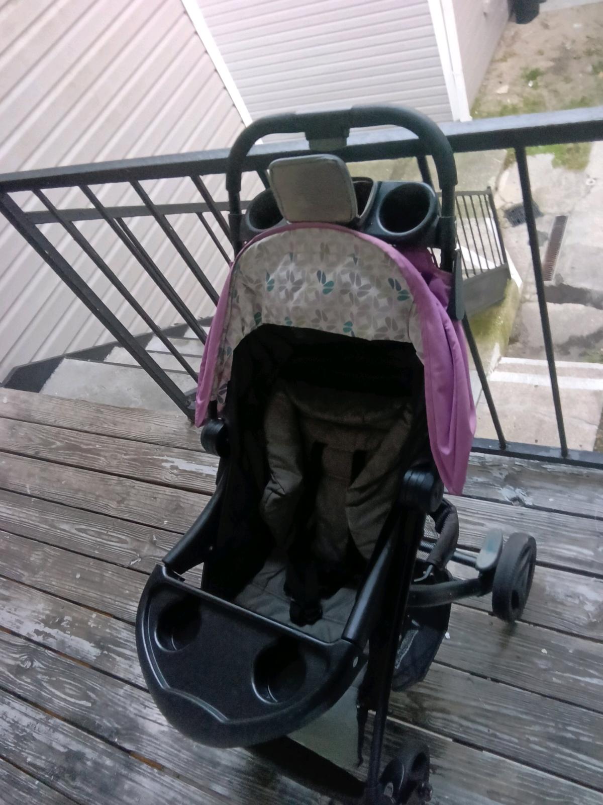 Beautiful baby girl stroller easy to fold