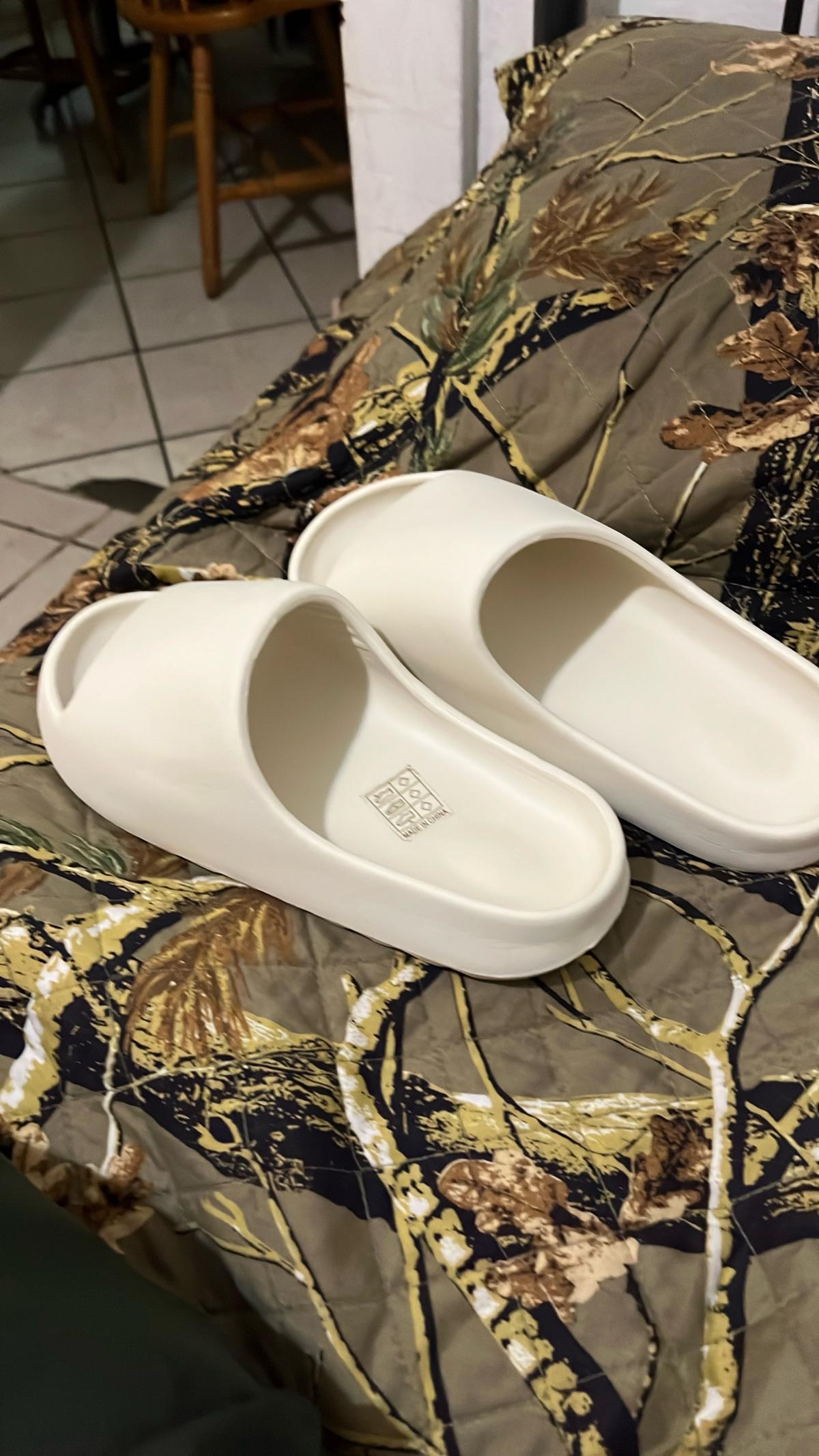Yeezy slides cream