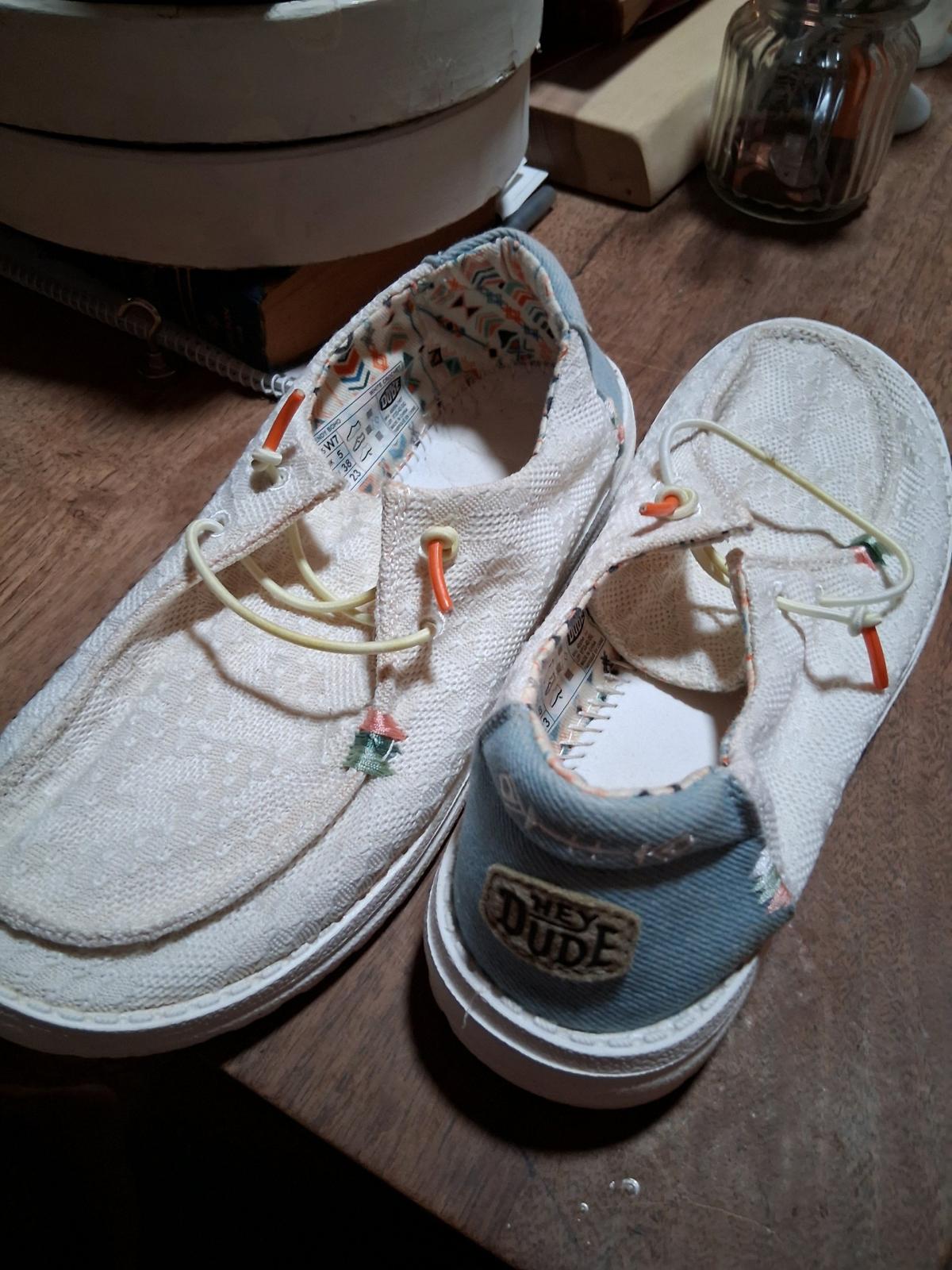 Hey Dude white size 7