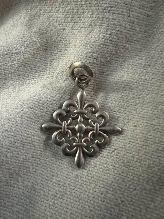 Fluer de Lis Unmarked Sterling Silver Pendant